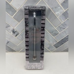 Urban Decay - Game of Thrones makeup brush - Jon Snow’s “Longclaw”